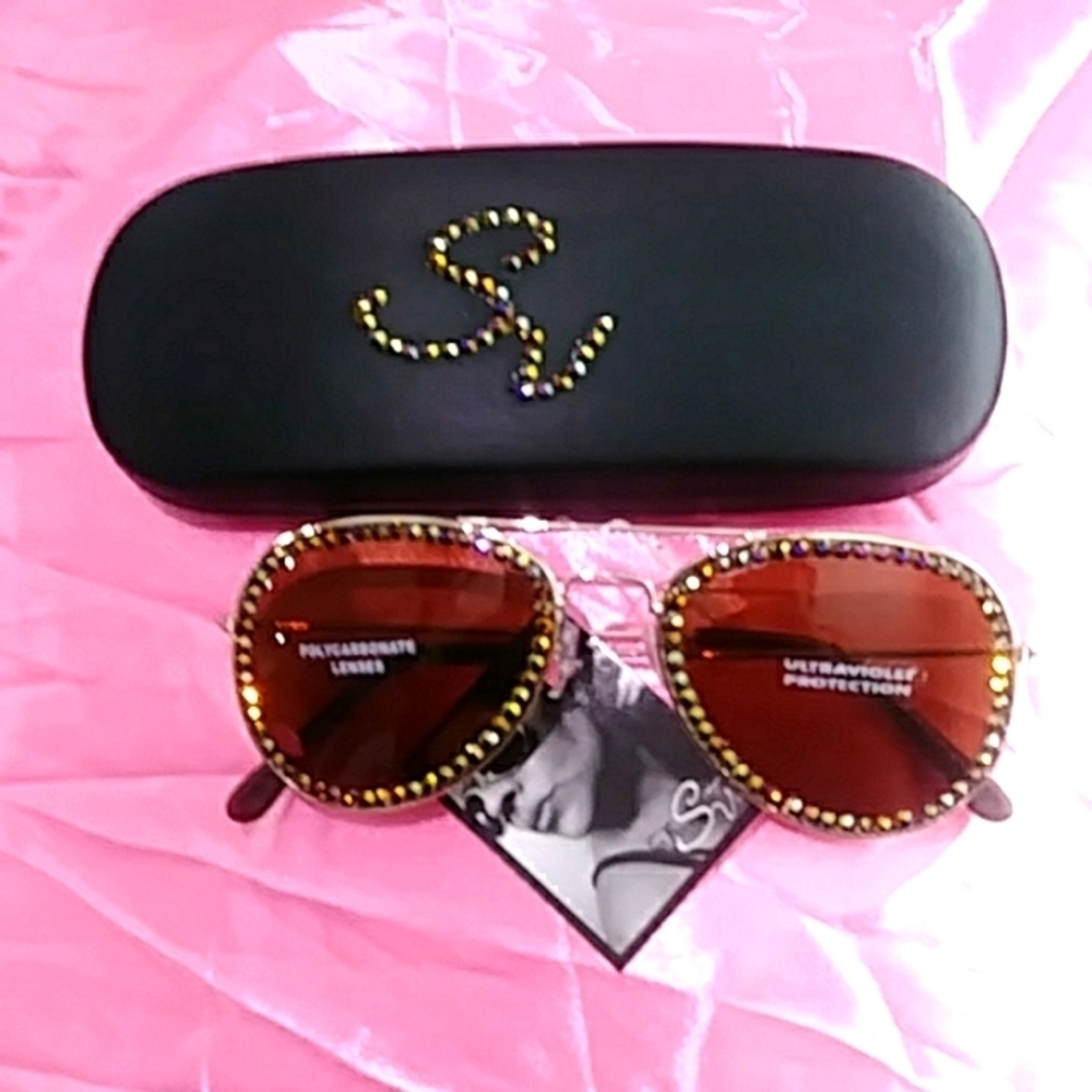 '23 SimplyVita sunglasses